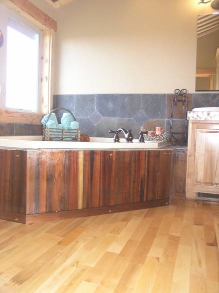 Redwood Picklewood Paneling / This picklewood paneling is a perfect accent for a master bath